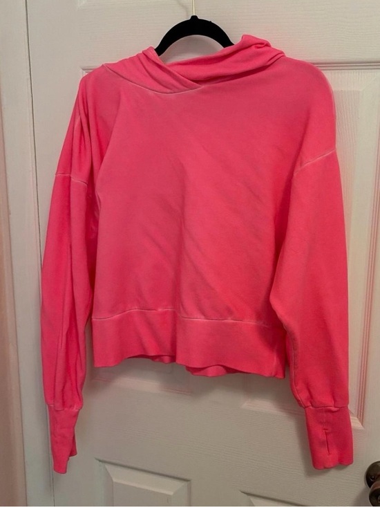 JoyLab Tops - Joy Lab size M Hot Pink cropped workout hoodie with thumb holes